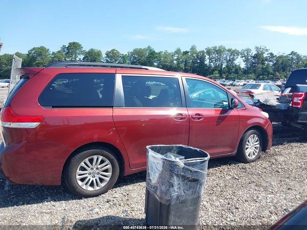 2013 TOYOTA SIENNA XLE V6 8 PASSENGER