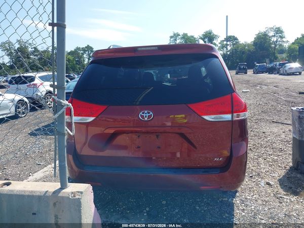 2013 TOYOTA SIENNA XLE V6 8 PASSENGER