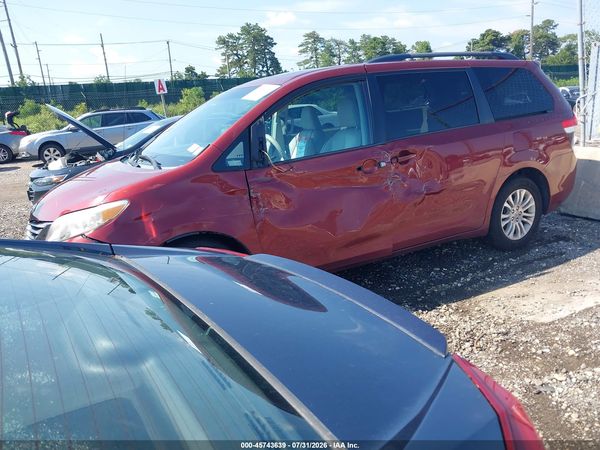 2013 TOYOTA SIENNA XLE V6 8 PASSENGER