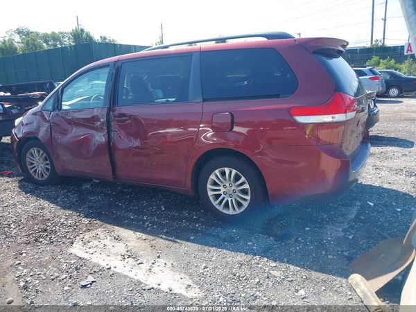2013 TOYOTA SIENNA XLE V6 8 PASSENGER