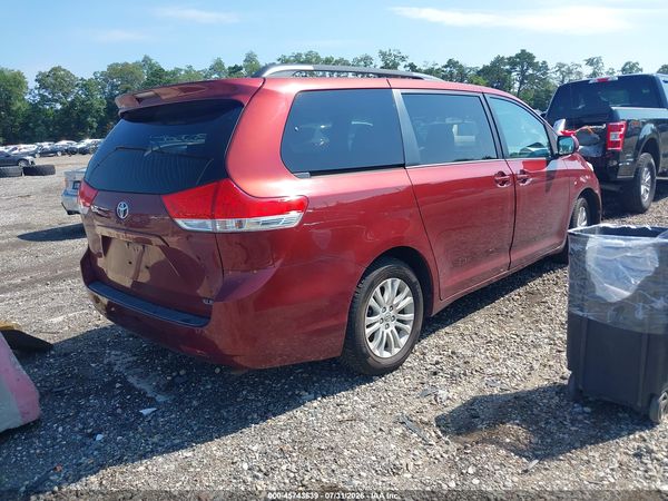 2013 TOYOTA SIENNA XLE V6 8 PASSENGER