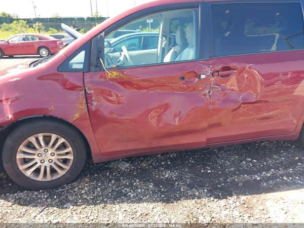 2013 TOYOTA SIENNA XLE V6 8 PASSENGER