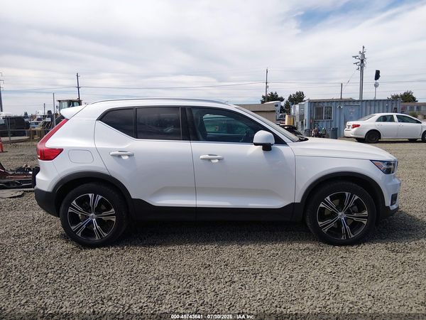 2022 VOLVO XC40 T5 INSCRIPTION