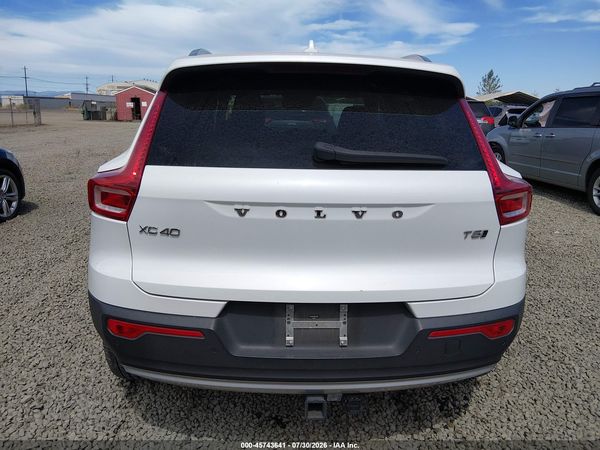 2022 VOLVO XC40 T5 INSCRIPTION