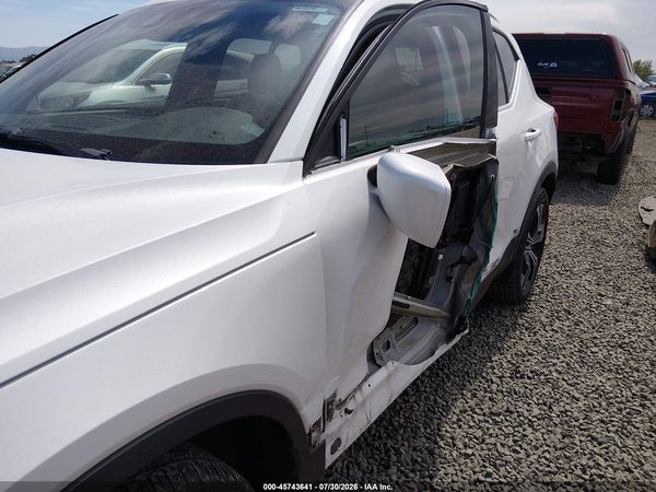 2022 VOLVO XC40 T5 INSCRIPTION