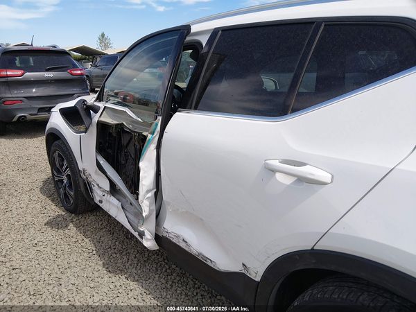 2022 VOLVO XC40 T5 INSCRIPTION
