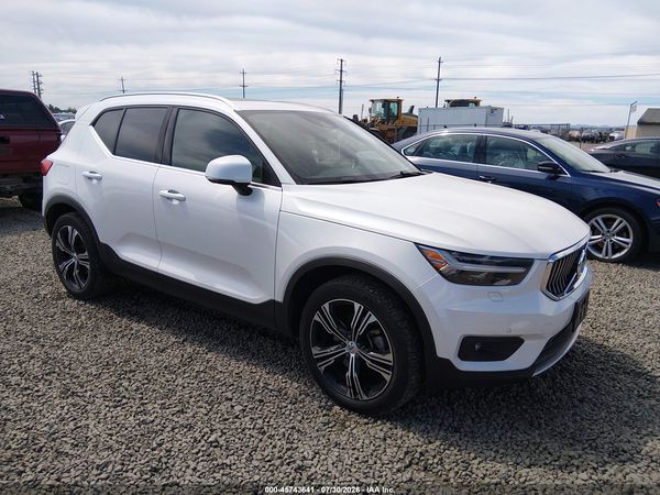 2022 VOLVO XC40 T5 INSCRIPTION