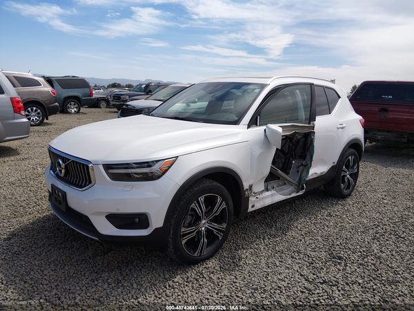 2022 VOLVO XC40 T5 INSCRIPTION