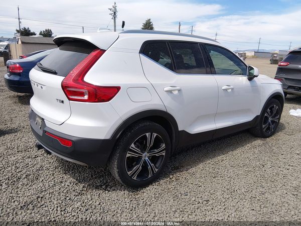 2022 VOLVO XC40 T5 INSCRIPTION