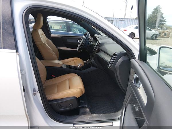 2022 VOLVO XC40 T5 INSCRIPTION