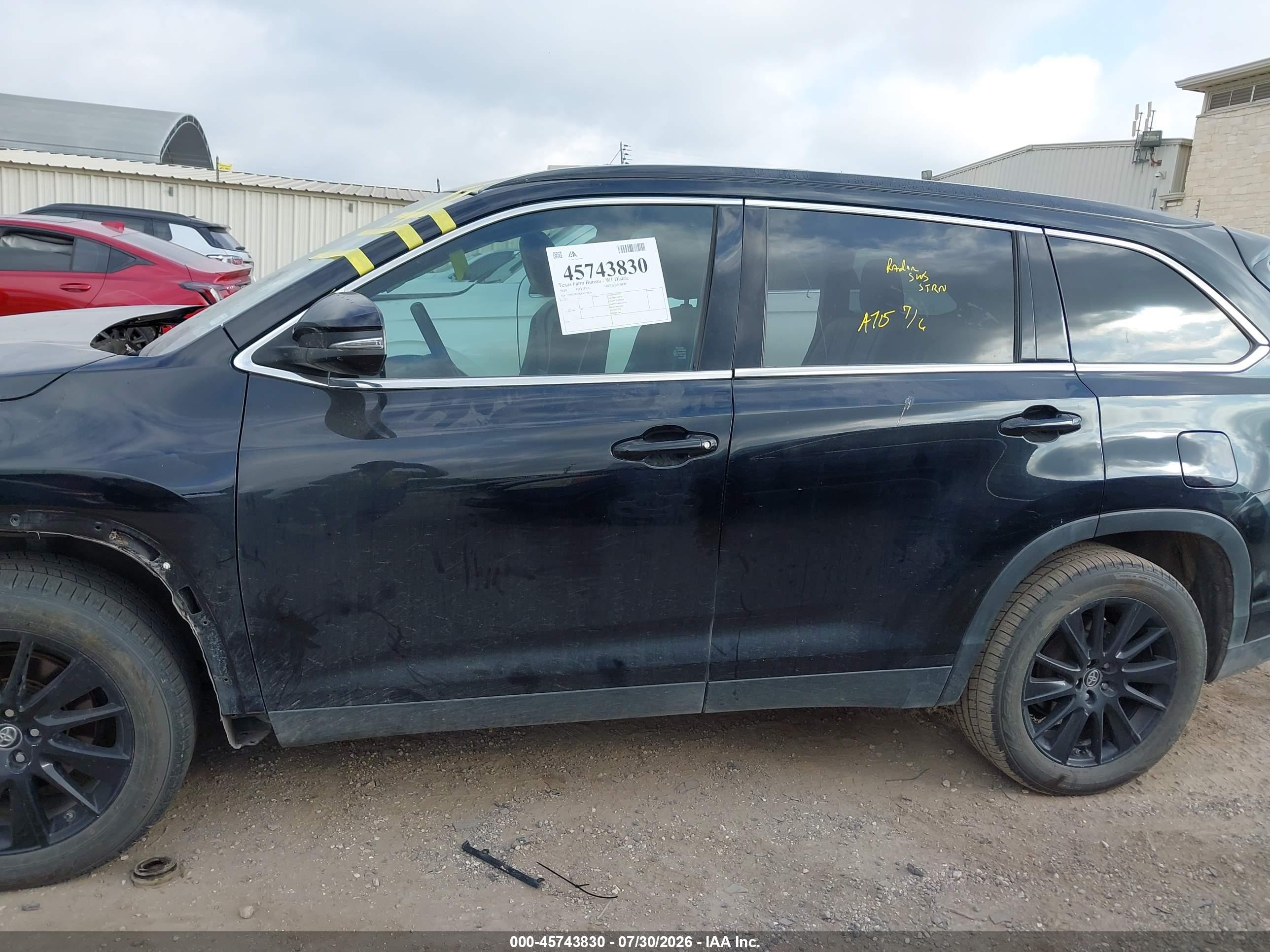 2019 TOYOTA HIGHLANDER SE