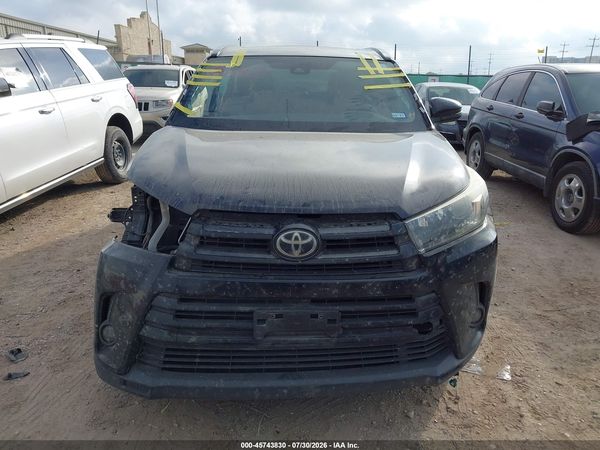 2019 TOYOTA HIGHLANDER SE