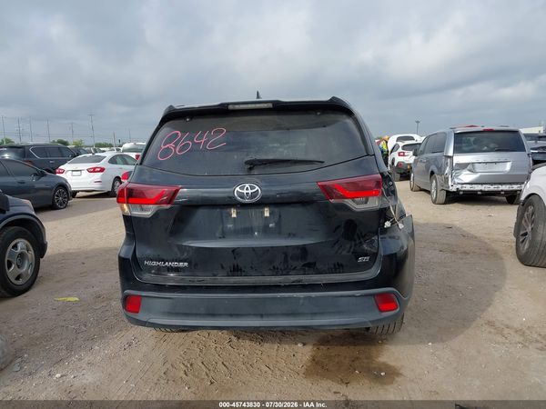 2019 TOYOTA HIGHLANDER SE
