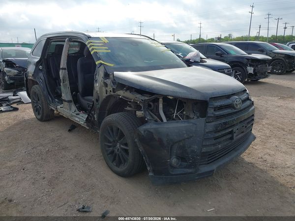 2019 TOYOTA HIGHLANDER SE