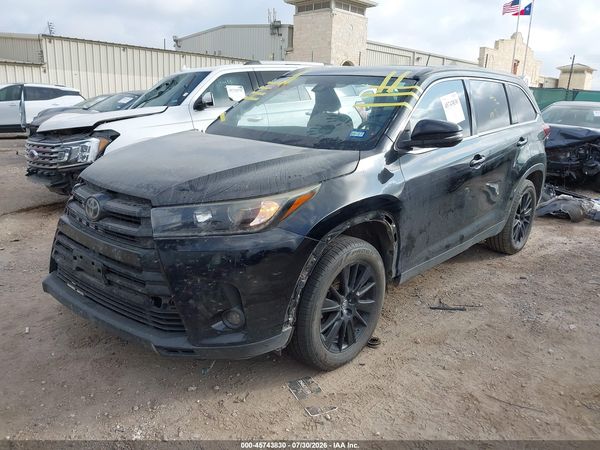 2019 TOYOTA HIGHLANDER SE