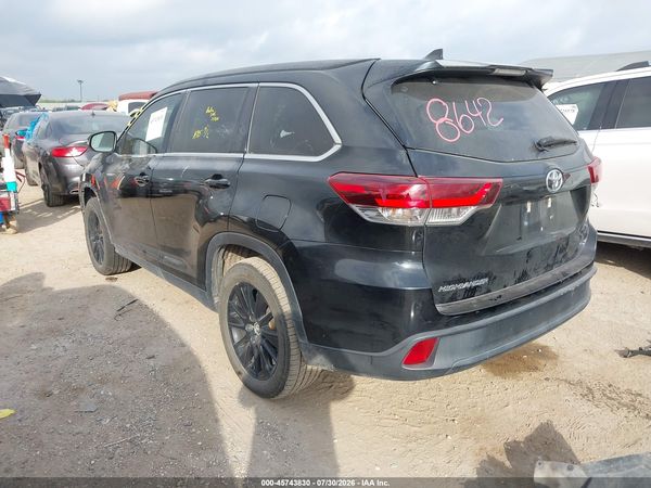 2019 TOYOTA HIGHLANDER SE