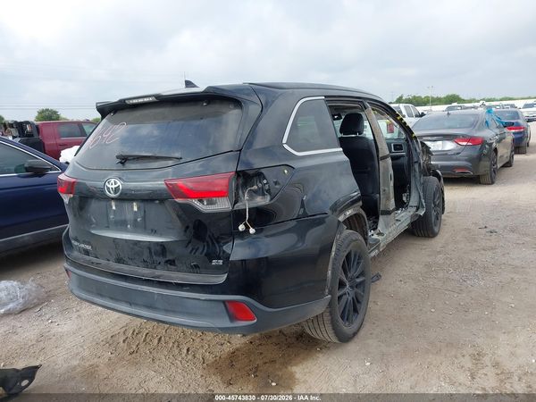 2019 TOYOTA HIGHLANDER SE