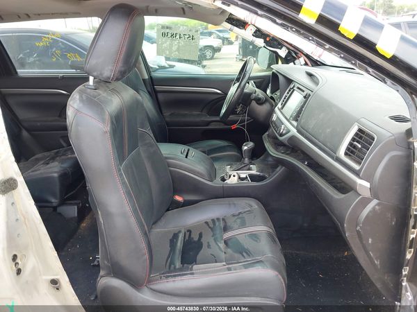 2019 TOYOTA HIGHLANDER SE