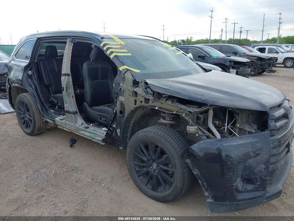 2019 TOYOTA HIGHLANDER SE