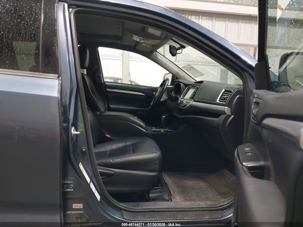2016 TOYOTA HIGHLANDER XLE V6