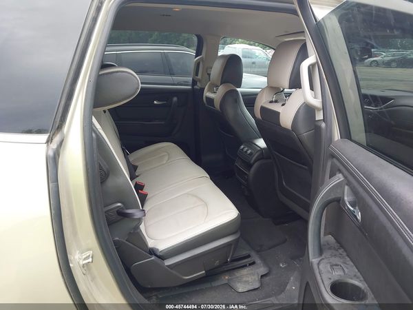 2015 CHEVROLET TRAVERSE LT — I8