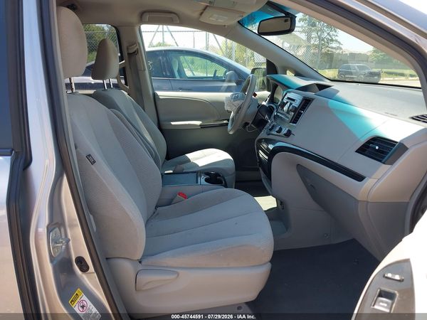 2012 TOYOTA SIENNA LE V6 8 PASSENGER