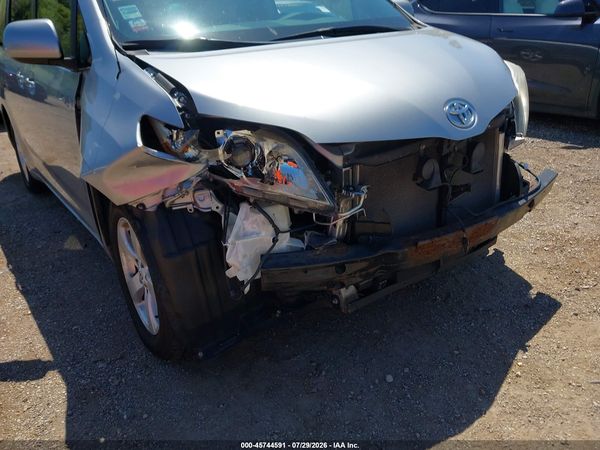 2012 TOYOTA SIENNA LE V6 8 PASSENGER