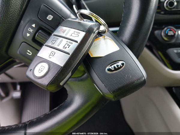 2016 KIA SEDONA SX