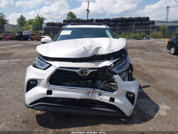 2022 TOYOTA HIGHLANDER LIMITED