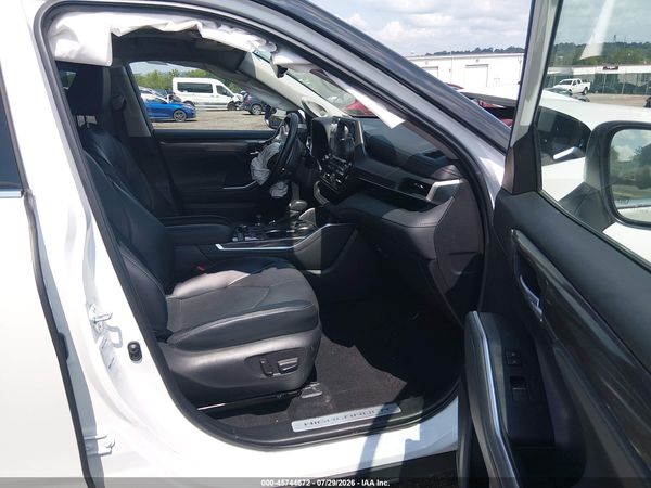 2022 TOYOTA HIGHLANDER LIMITED