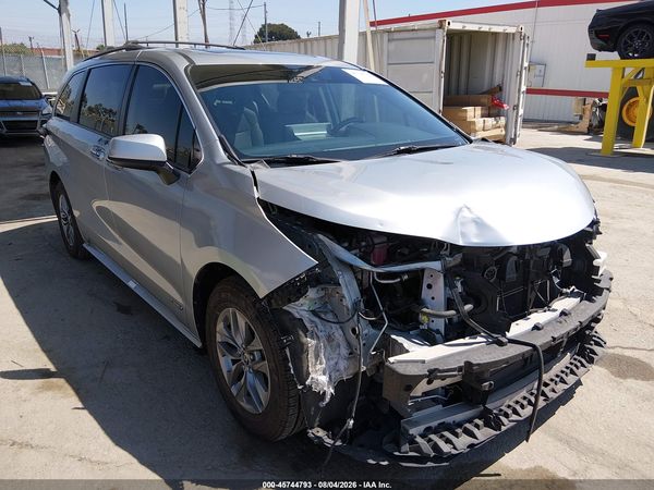 2021 TOYOTA SIENNA XLE — I1