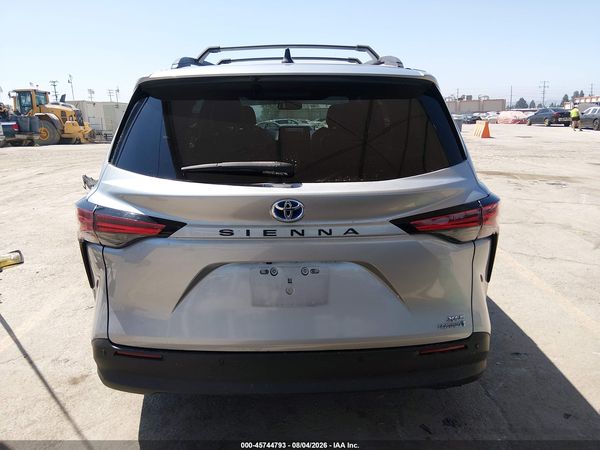 2021 TOYOTA SIENNA XLE — I119