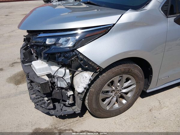 2021 TOYOTA SIENNA XLE — I153