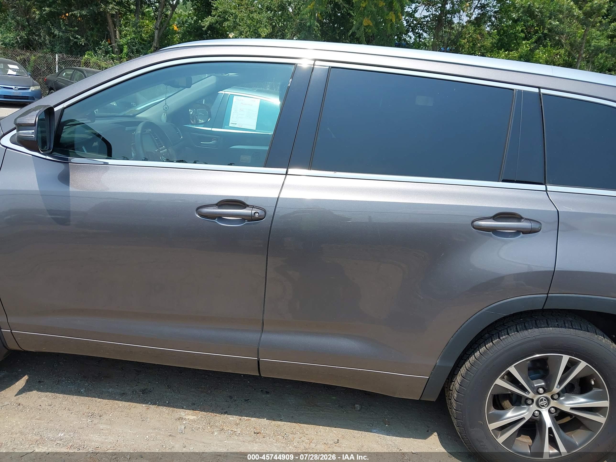 2016 TOYOTA HIGHLANDER XLE V6