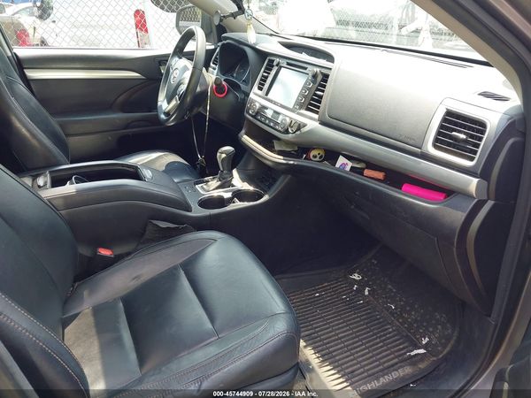 2016 TOYOTA HIGHLANDER XLE V6