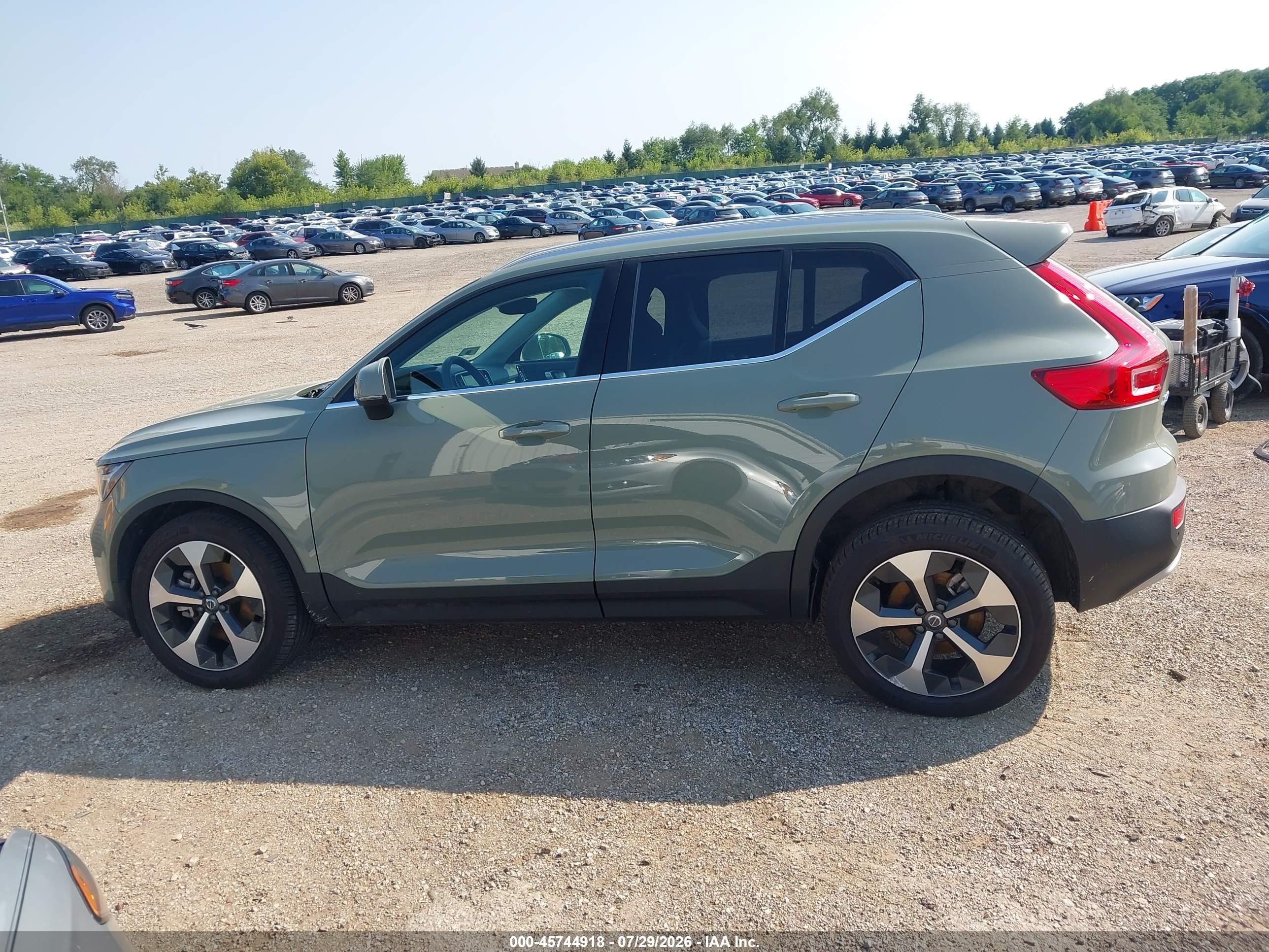 2025 VOLVO XC40 B5 CORE BRIGHT THEME