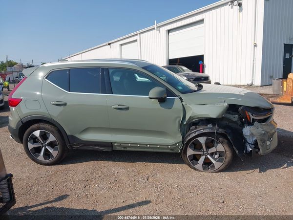 2025 VOLVO XC40 B5 CORE BRIGHT THEME