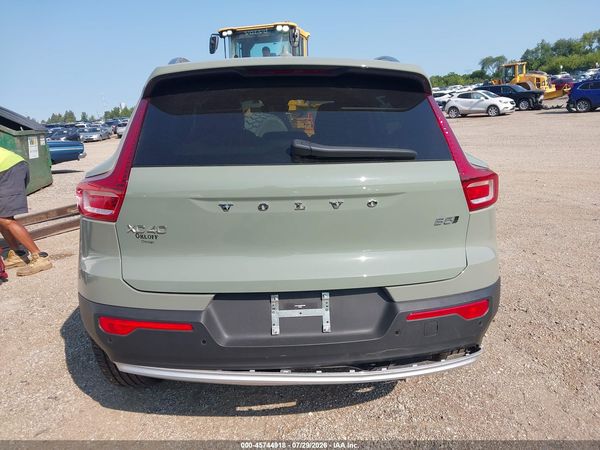2025 VOLVO XC40 B5 CORE BRIGHT THEME