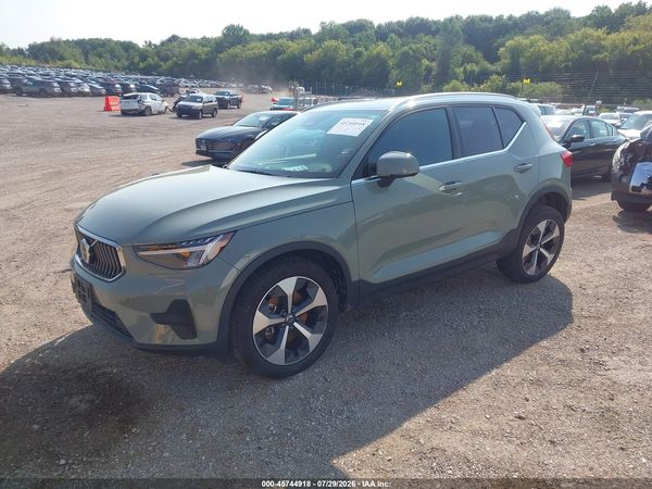 2025 VOLVO XC40 B5 CORE BRIGHT THEME