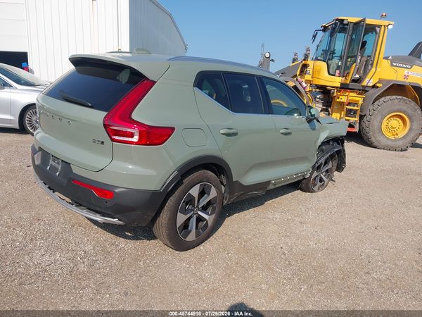 2025 VOLVO XC40 B5 CORE BRIGHT THEME
