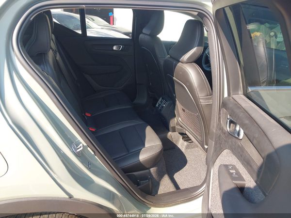 2025 VOLVO XC40 B5 CORE BRIGHT THEME