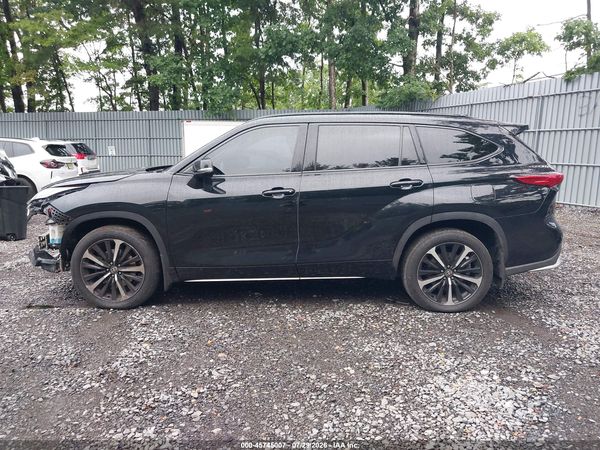 2021 TOYOTA HIGHLANDER XSE