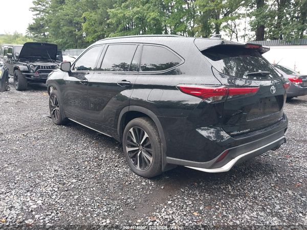 2021 TOYOTA HIGHLANDER XSE