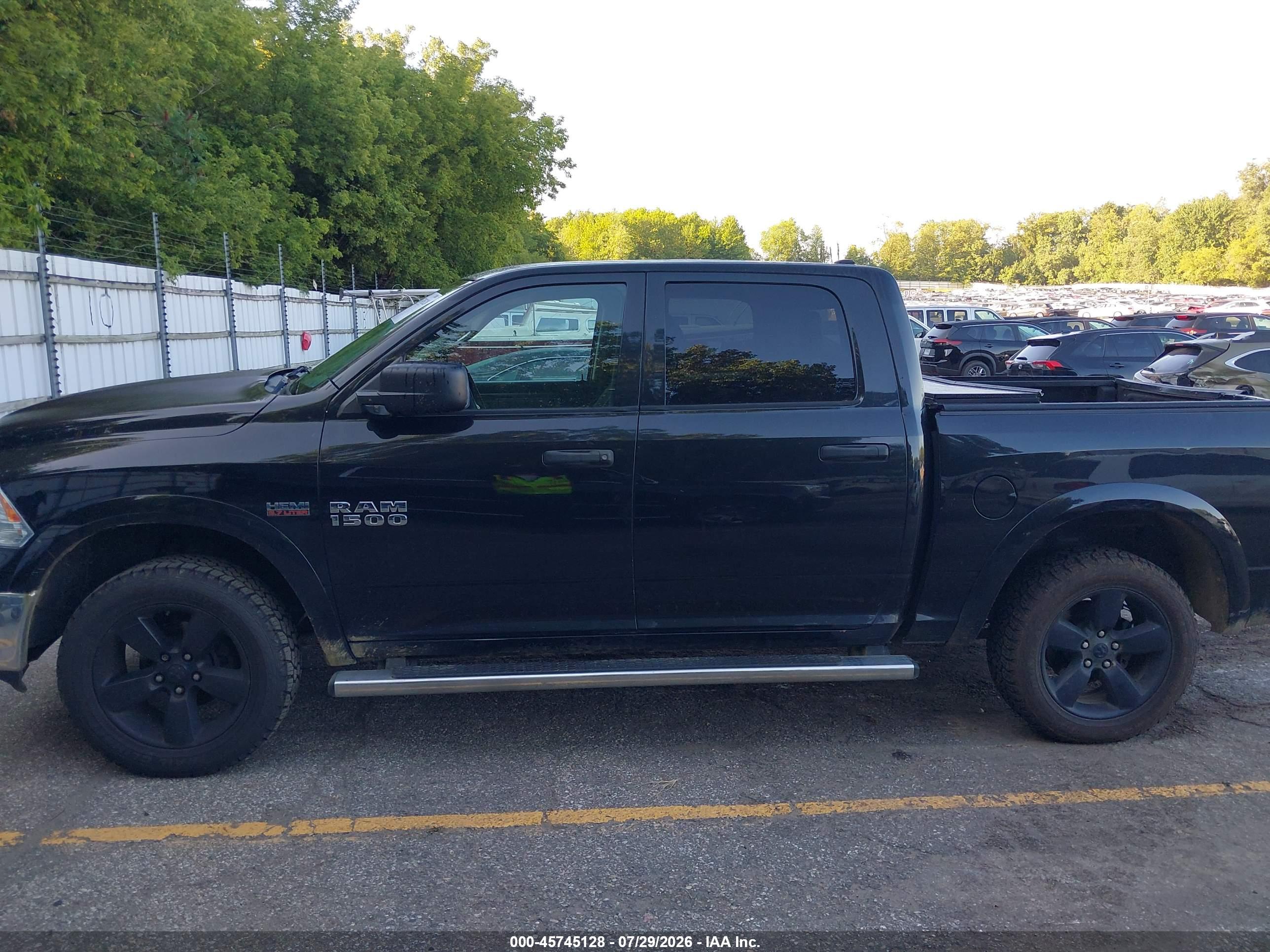 2016 RAM 1500 SLT