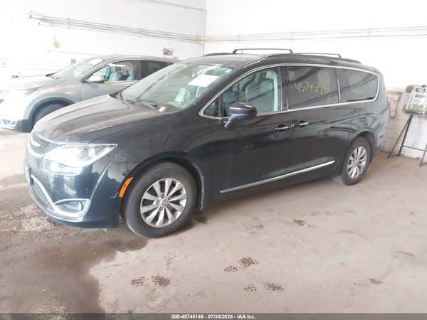 2017 CHRYSLER PACIFICA — I2