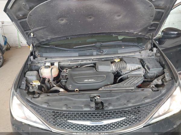 2017 CHRYSLER PACIFICA TOURING-L — I10