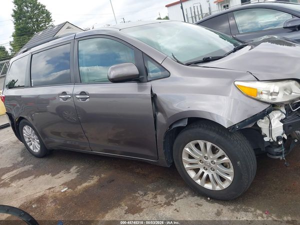2017 TOYOTA SIENNA XLE 8 PASSENGER