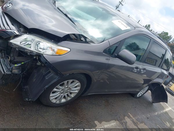 2017 TOYOTA SIENNA XLE 8 PASSENGER