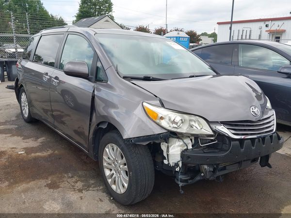 2017 TOYOTA SIENNA XLE 8 PASSENGER