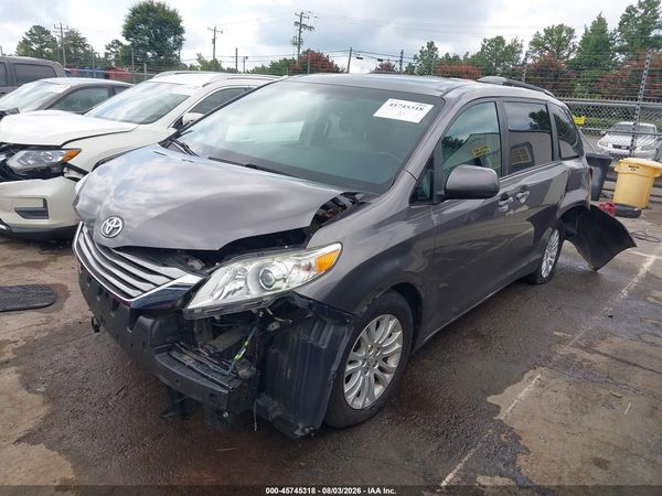 2017 TOYOTA SIENNA XLE 8 PASSENGER